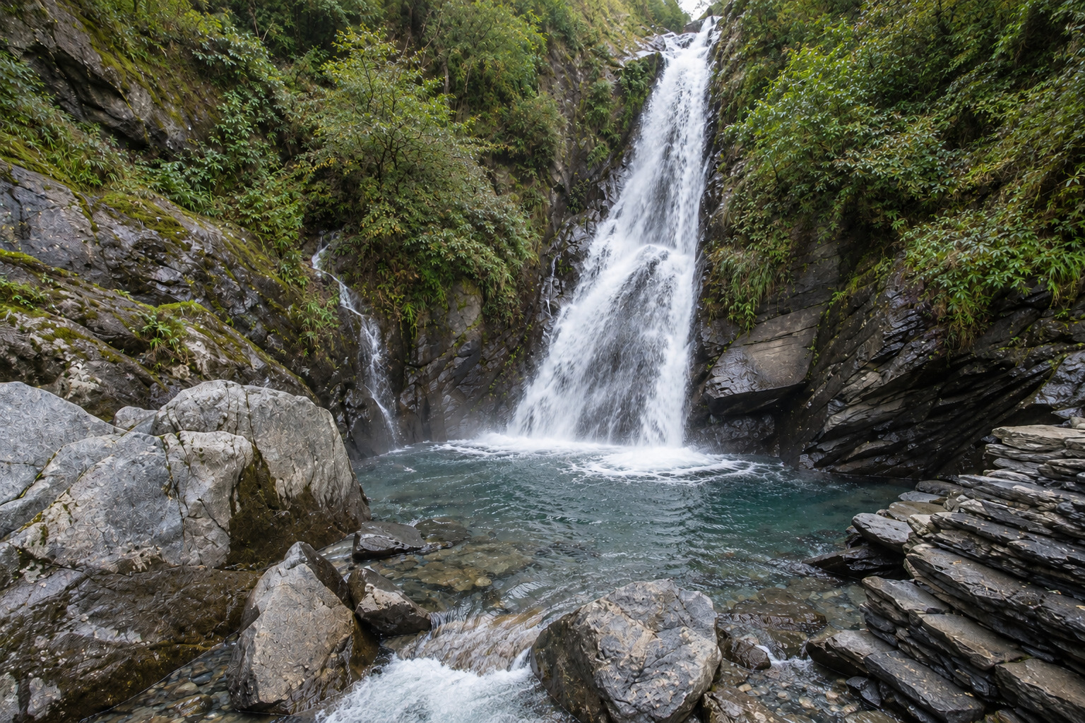 waterfall in mcleodganj